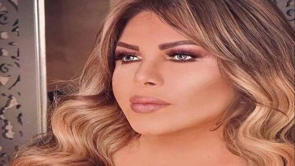 فلة الجزائرية ترفع الأذان وتثير ضجة على الشبكات الاجتماعية