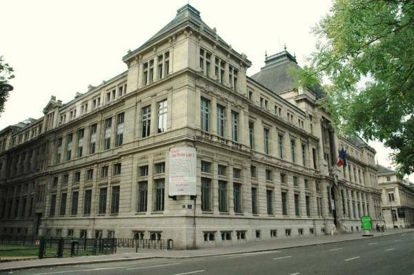 انفجار ضخم يهز جامعة ليون الفرنسية