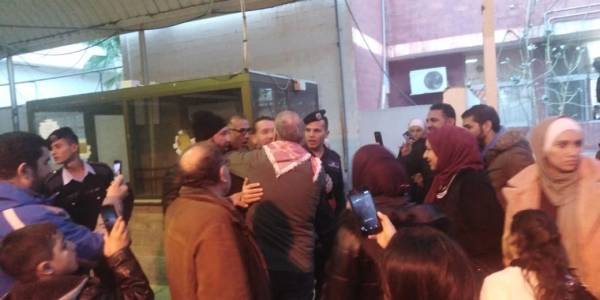 بعد 12 عاما .. الأسير الأردني علاء حماد يعود إلى أرض الوطن