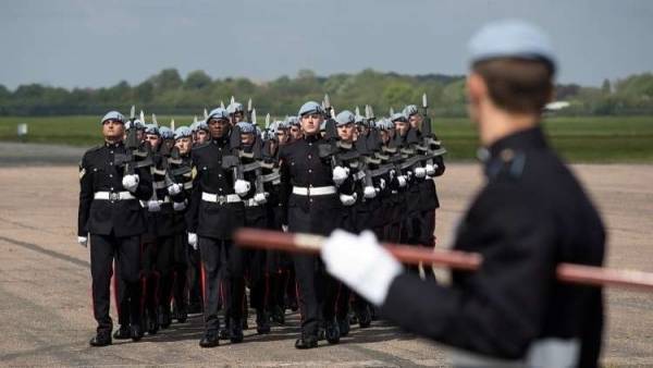 الحكومة البريطانية تستدعي جنود الاحتياط استعدادا لبريكست دون اتفاق