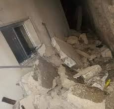 انهيار جدار مدرسة على منزل في عنجرة