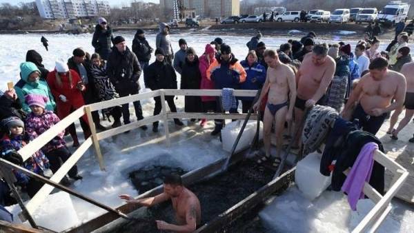 الاستحمام في الماء البارد يعدل المزاج ويضبط الأنفاس