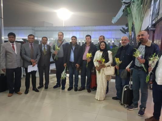 قصة د. هايل الزبن و ورود الخادمات ..