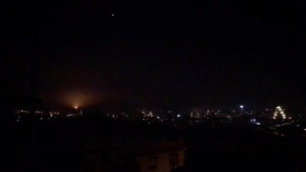 الدفاعات الجوية السورية تصدت لعدوان اسرائيلي ودمرت اكثر من 30 صاروخا