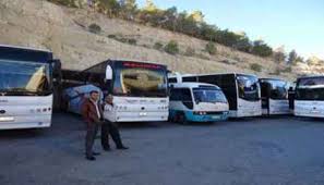 سائقو العمومي يحتجون على عمل مركبات الخصوصي في عجلون