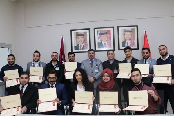 ” الشرق الأوسط ” تكرم نخبة من طلبتها المميزين