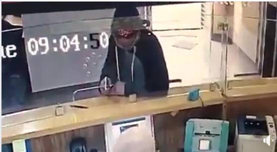 القبض على منفذ السطو على أحد البنوك في سحاب ...صورة