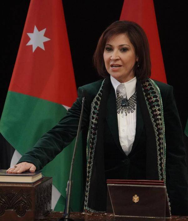 شويكة صاروخ عابر للحكومات .. والوزيرة تغرد