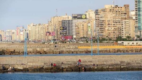 مصر.. هدم ومصادرة أملاك قادة عسكريين كبار من بينهم مبارك !