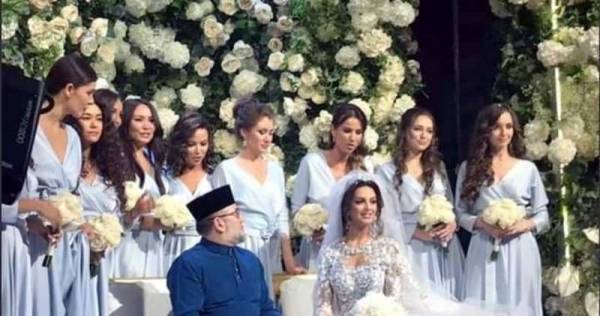 بعد خسارة عرش ماليزيا.. أنباء عن طلاق الملك من زوجته الروسية
