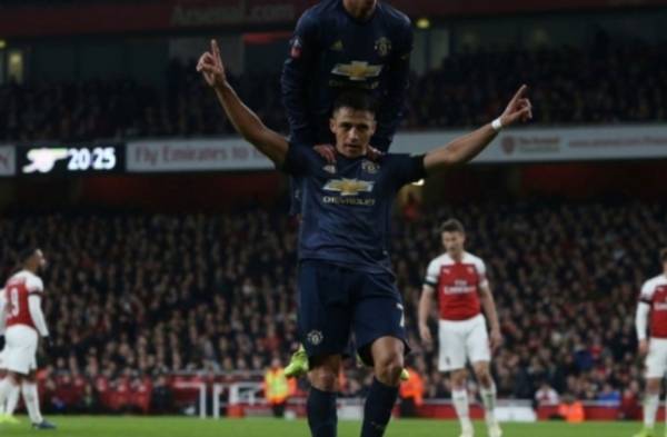 سانشيز يعود ويسقط المدفعجية في فوز ليونايتد