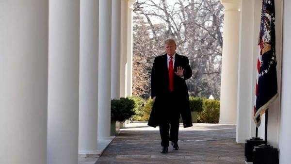 ترامب يتراجع مؤقتا عن إغلاق الحكومة ويتمسك ببناء الجدار