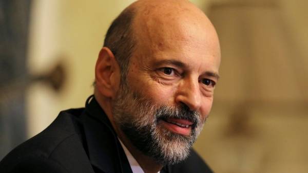 الرزاز في منتدى  دافوس : تصدير الخدمات أهم ميزات الأردن .. وسنبدع في تقديمها