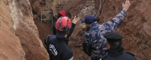 انهيار أتربة على شخصين في لواء سحاب