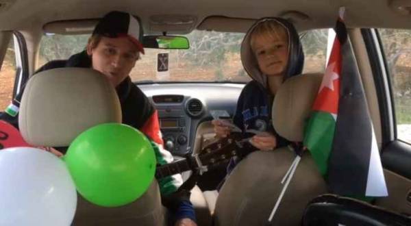 نرويجي يهنئ الملك ويدعوه لتناول الكيك في الكرك (فيديو)