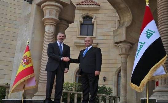 بسبب رفع علم العراق القديم.. اسبانيا تعتذر عن خطأ دبلوماسي خلال زيارة ملكها لبغداد