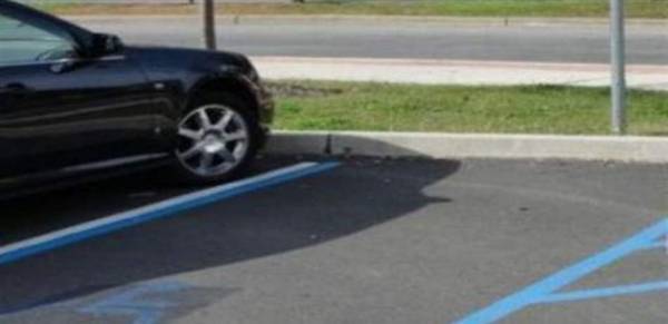 سابقة في تاريخ الجامعات الاردنية رئيس جامعة يخصص موقف لـسكرتيرته !!