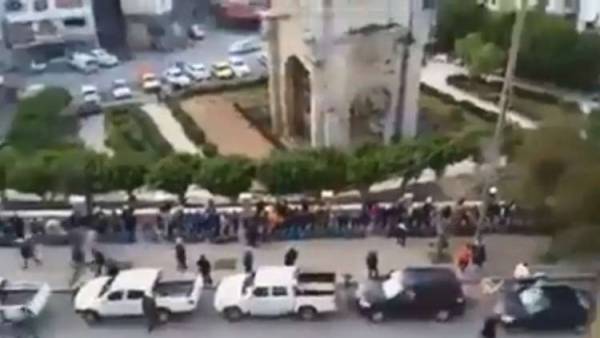 شاهد.. أطول طابور خلف أسطوانات الغاز في سوريا