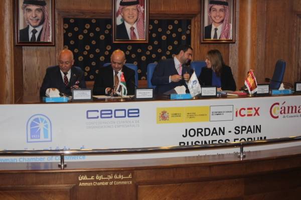 طارق الحموري ينقذ حقيبة الوزيرة الاسبانية  شيانا مندز  في غرفة تجارة عمان