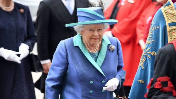 سبب غريب يدفع الملكة إليزابيث إلى النوم في غرفة الخدم .. تفاصيل