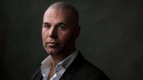 من كاره للاسلام الى معتنق سياسي هولندي يعتنق الاسلام ويؤلف كتابا عنه