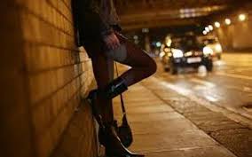 متسولة تقوم بأعمال لا اخلاقية على الاشارات وفي الشارع العام في مادبا