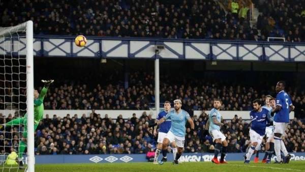 مانشستر سيتي يزيح ليفربول من صدارة البريمير ليغ