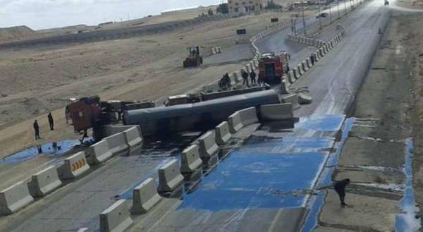 تدهور صهريج محمل بـ 40 طن من مادة نفطية بالزرقاء