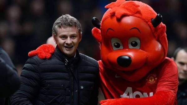 مدرب الشياطين الحمر يتحدى سان جيرمان في دوري الأبطال