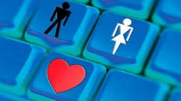 احذروا العلاقات الغرامية عبر مواقع التواصل