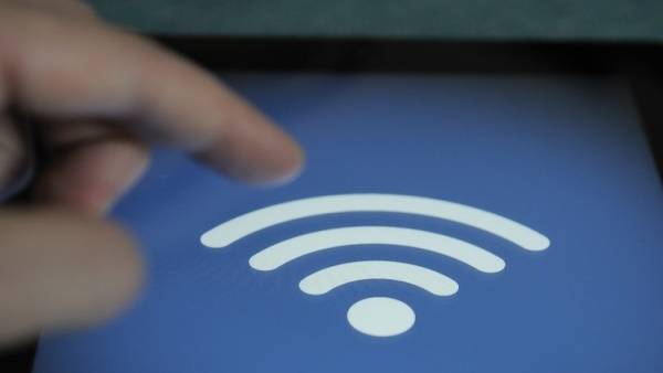 ما الضرر الذي تسببه شبكة WiFi لجسم الإنسان؟