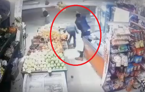 سطو مسلح على سوبرماركت في عمان ...شاهد ماذا فعل البائع