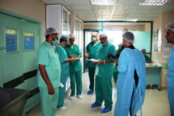 السلطة الوطنية تقطع رواتب (262) موظف في صحة غزة