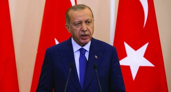 أردوغان يتمسّك بصفقة «أس400» ويعتبر ماكرون «مبتدئاً في السياسة»