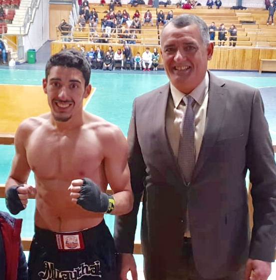 طارق العزوني بطل من الزرقاء يغزو عمان ويفوز ببطولة المواي تاي ..