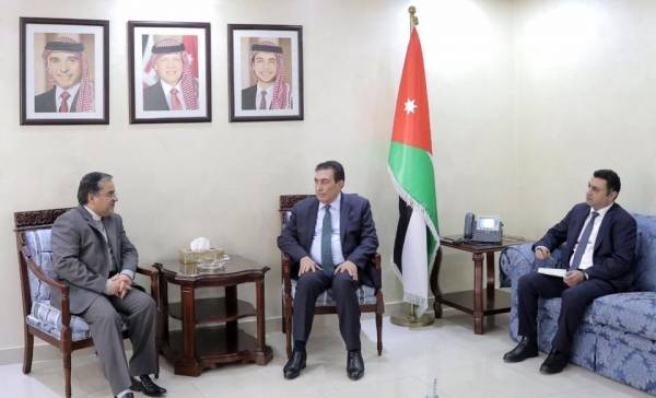 الطراونة يلتقي السفير الايراني ويطالب بلاده بالإفراج عن اردنيين محتجزين