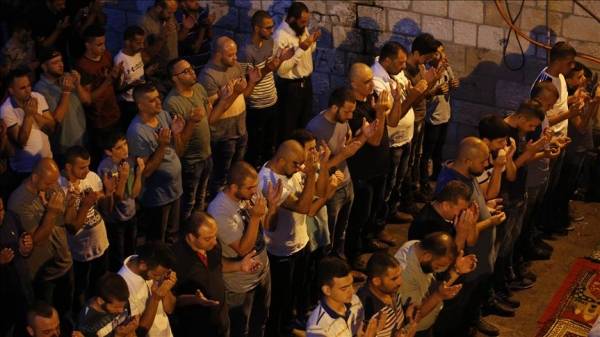 اعتقالات واشتباكات باقتحام الاحتلال لباحات الأقصى