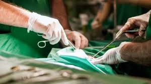 أطباء يقطعون لسان مريضة ويستبدلونه بجزء من جسدها!