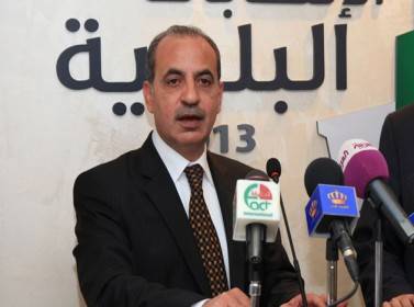 بلدية الزرقاء تثير بلبلة رسوم المواقف والوزير المصري يرد ويفند ...