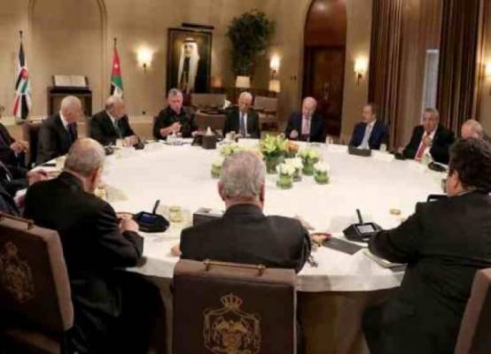 تفاصيل لقاء الملك مع ١٣ رئيس وزراء أسبق