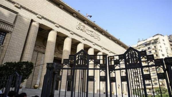 مرأة تطلب الخلع من زوجها بسبب بكائه المستمر وضعف شخصيته