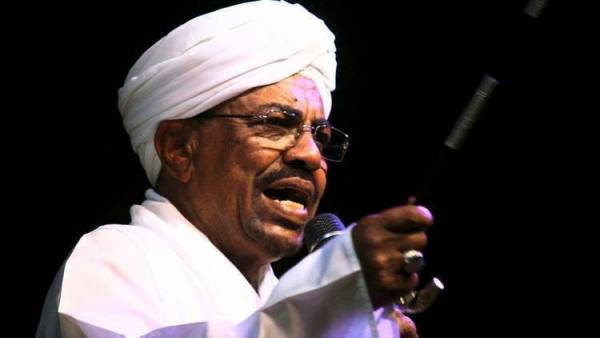 السودان: البشير يعلن حالة الطوارئ ويحل الحكومة