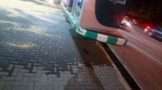 تحويل السير في شارع المدينة المنورة بسبب تسريب محروقات (صور)