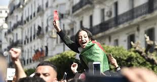 الجزائر.. خطاب رئاسي ومظاهرات وحرب إعلامية