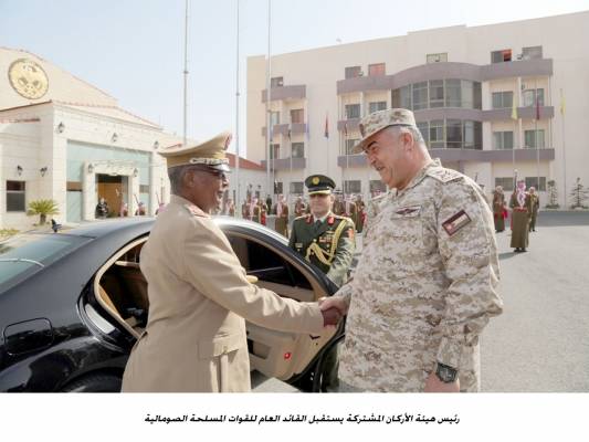 رئيس هيئة الأركان المشتركة يستقبل القائد العام للقوات المسلحة الصومالية