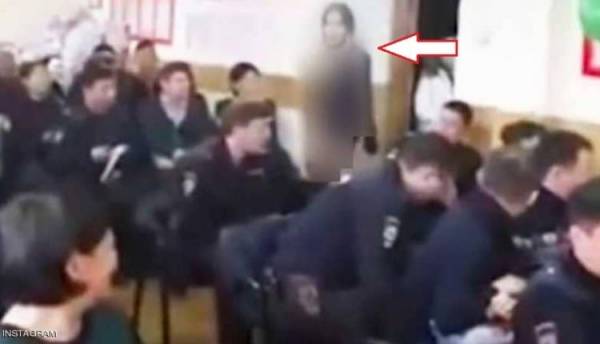 فضيحة هزّت هذه الدولة .. راقصة عارية في حفل الشرطة بـيوم حماة الوطن .. تفاصيل!