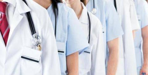 الاطباء المطالبين بمسمى اخصائي مؤهل..( نوقع كفالة مالية مدى الحياة لكن بغطاء قانوني بحق المسمى)