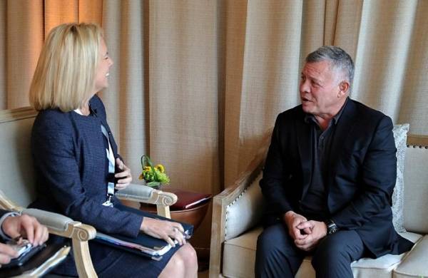 الملك يلتقي وزيرة الأمن الداخلي الأمريكية كريستين نيلسن