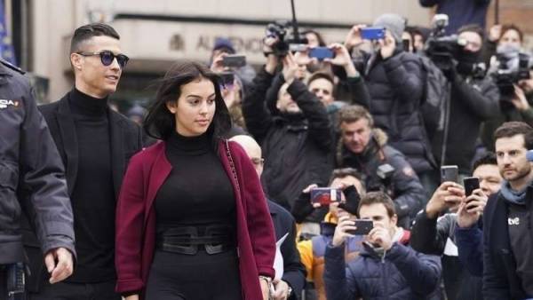 تعرف على المشروع الذي قرر رونالدو وصديقته افتتاحه في مدريد