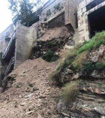 الامانة تخلي منزلاً في جبل الجوفة